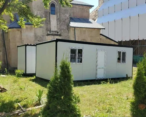 ჩვენი სენდვიჩ პანელის კონტეინერები გელათში